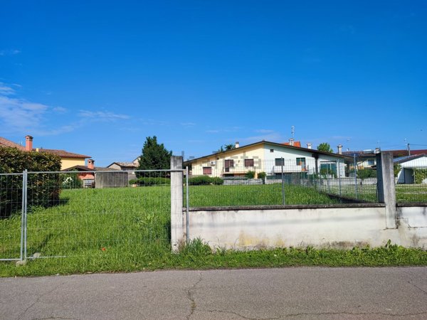 terreno edificabile in vendita a Casarsa della Delizia