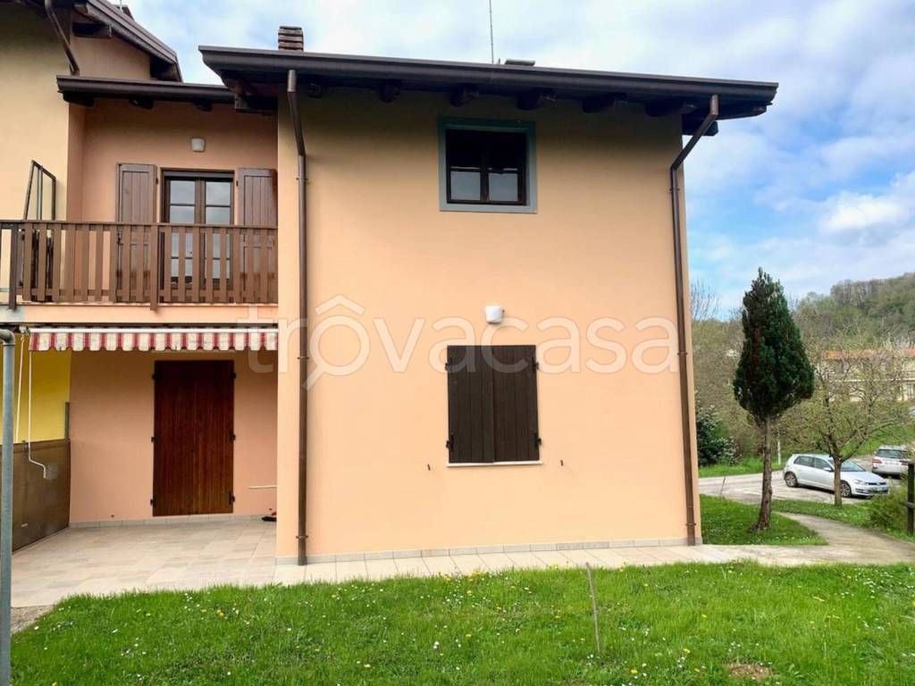 casa indipendente in vendita a Castelnovo del Friuli in zona Vigna
