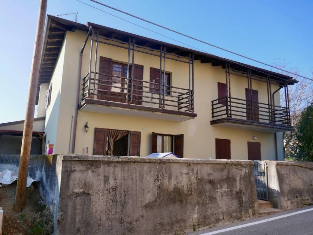 casa indipendente in vendita a Castelnovo del Friuli in zona Oltrerugo