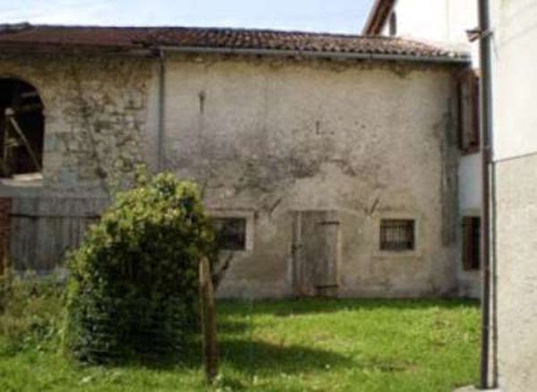 locale di sgombero in vendita a Castelnovo del Friuli in zona Paludea