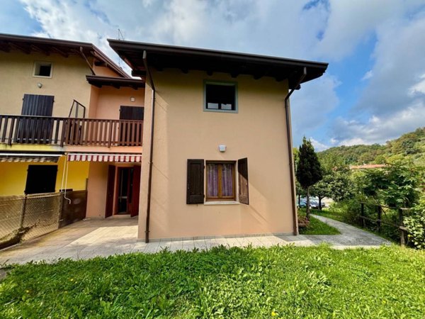 casa indipendente in vendita a Castelnovo del Friuli in zona Vigna