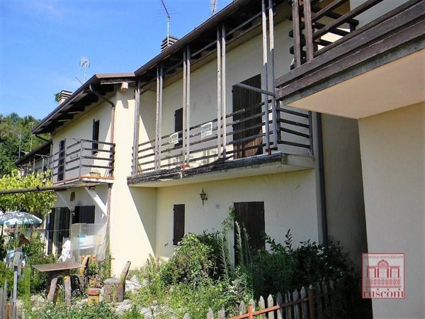 pentavano in vendita a Castelnovo del Friuli in zona Oltrerugo