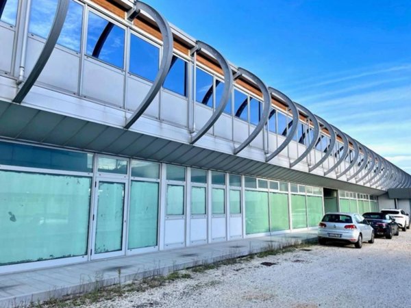 locale commerciale in vendita a Chions in zona Villotta
