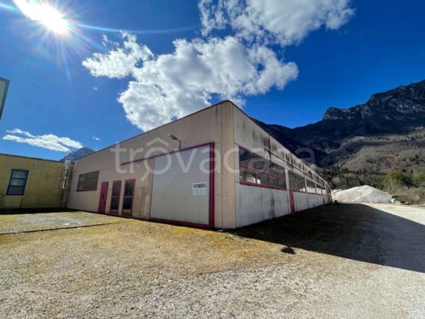 locale commerciale in vendita a Cimolais