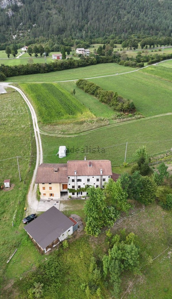 casa indipendente in vendita a Claut in zona Pinedo