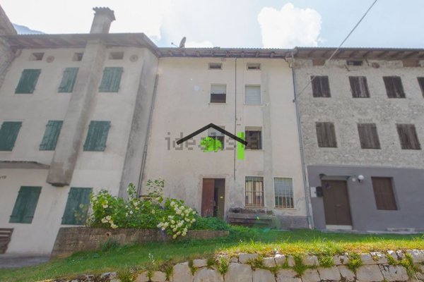 casa indipendente in vendita a Claut in zona Contròn