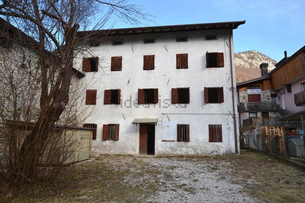 pentavano in vendita a Claut in zona Creppi