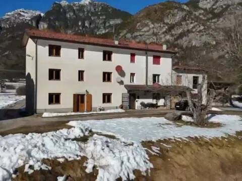 casa indipendente in vendita a Claut in zona Pinedo