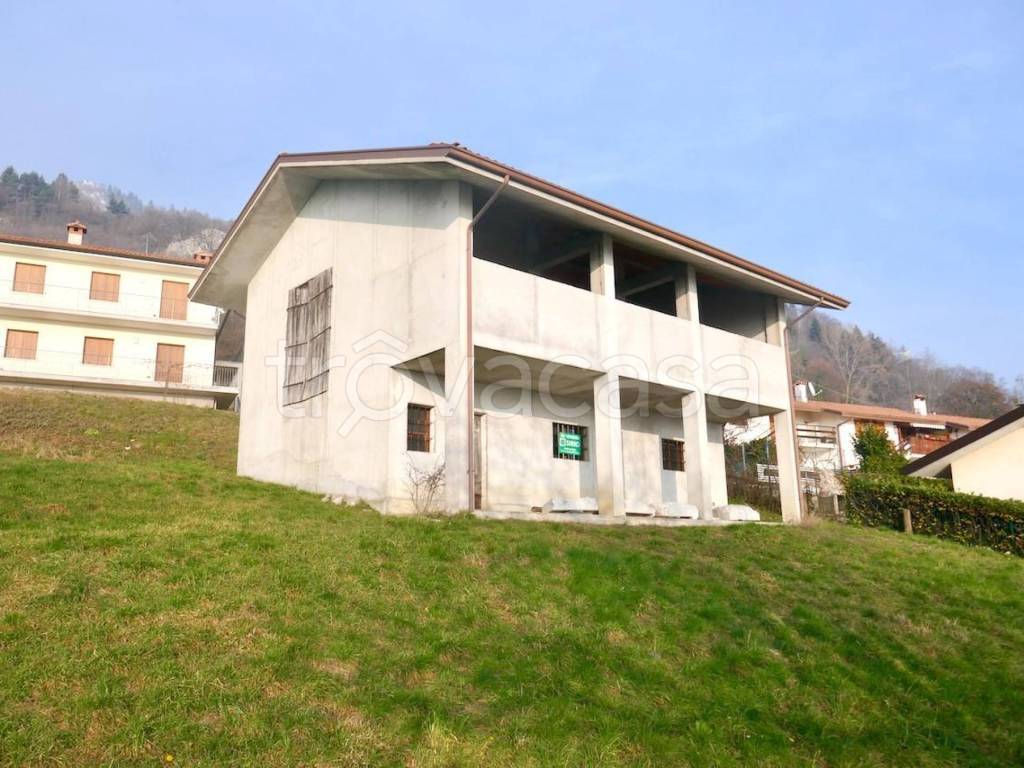 casa indipendente in vendita a Clauzetto