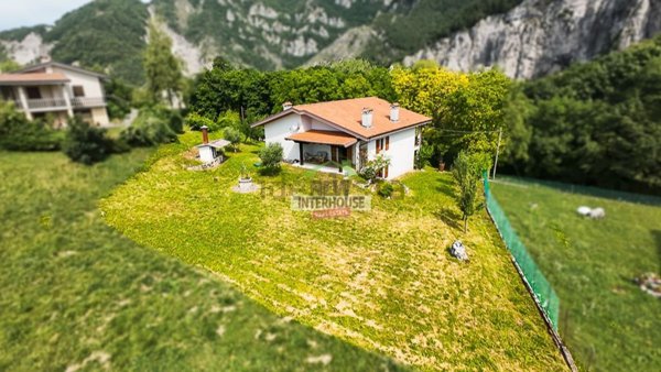casa indipendente in vendita a Clauzetto