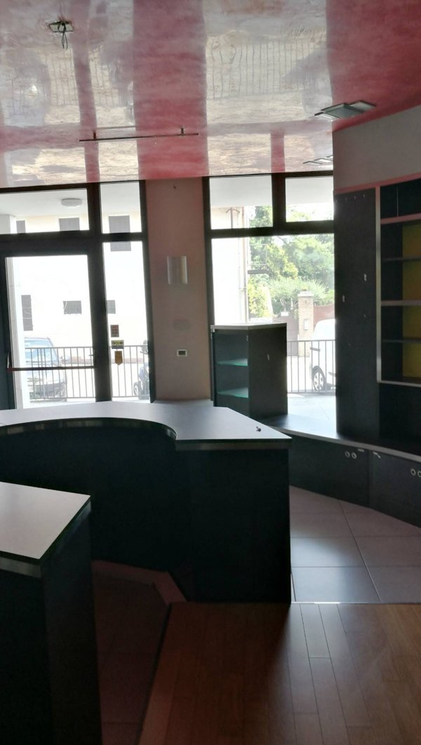 locale commerciale in vendita a Cordenons