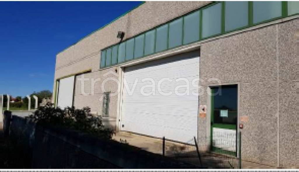 locale commerciale in vendita a Cordenons