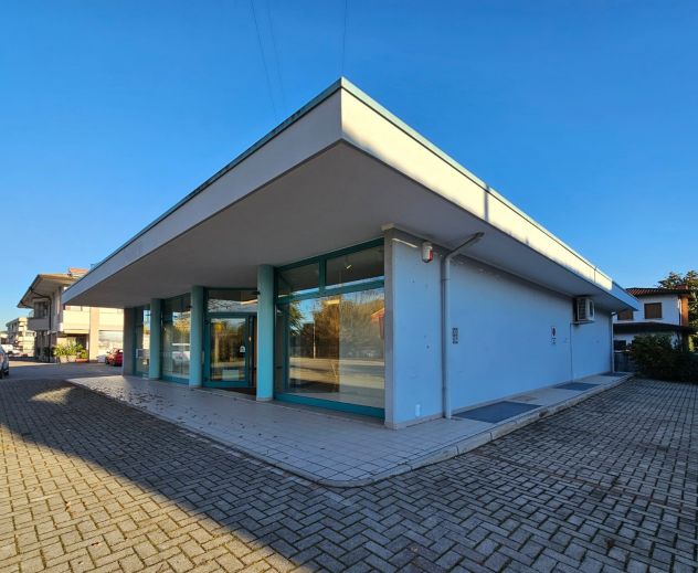 locale commerciale in vendita a Cordenons