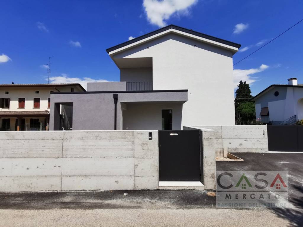 casa indipendente in vendita a Cordenons