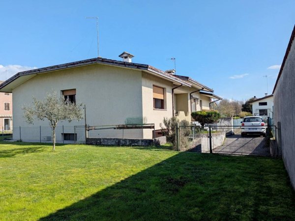casa indipendente in vendita a Cordenons