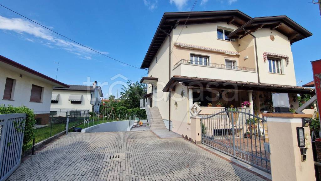 casa indipendente in vendita a Cordenons