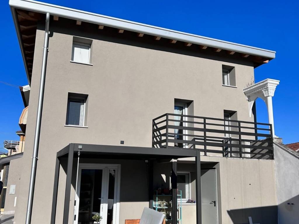 casa indipendente in vendita a Cordenons