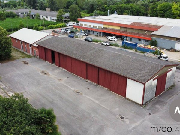 locale commerciale in vendita a Cordenons