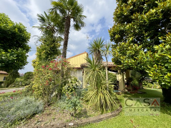 casa indipendente in vendita a Cordenons in zona Villa d'Arco