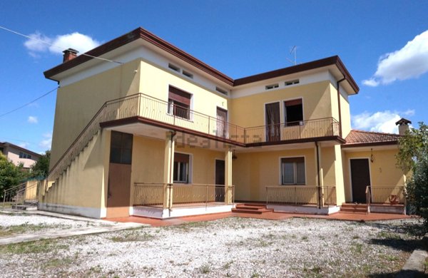 casa indipendente in vendita a Cordenons