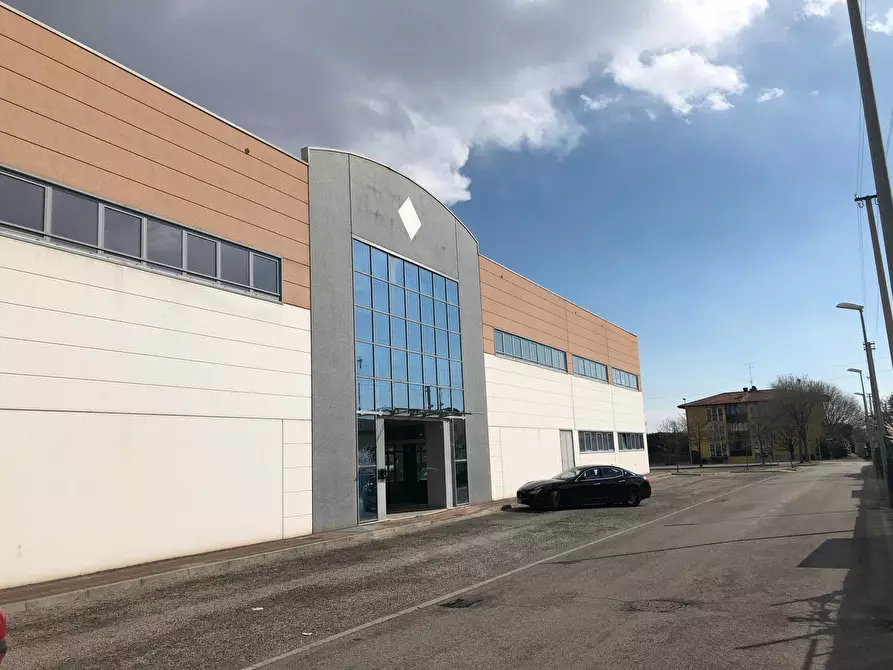 locale commerciale in vendita a Cordenons