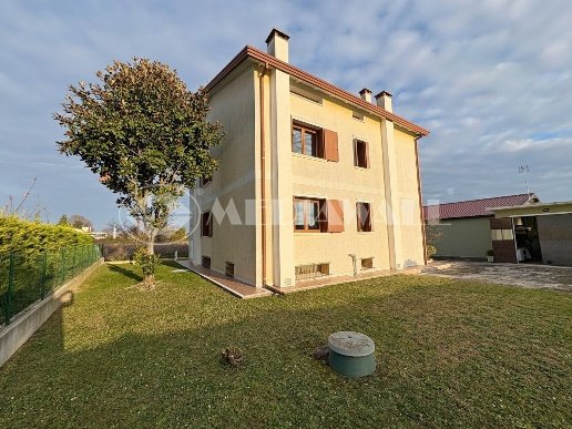 casa indipendente in vendita a Cordenons