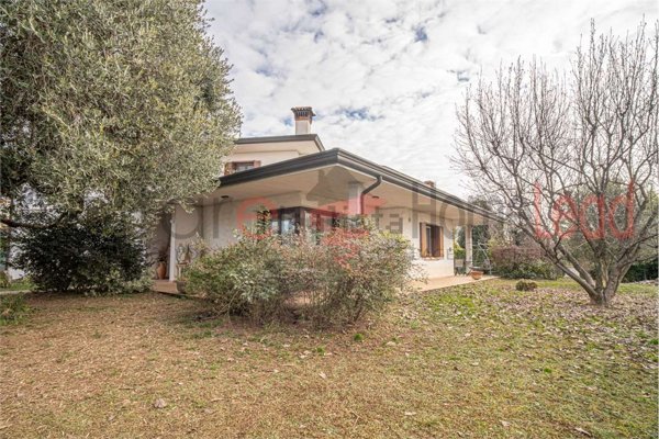 casa indipendente in vendita a Cordenons in zona Villa d'Arco