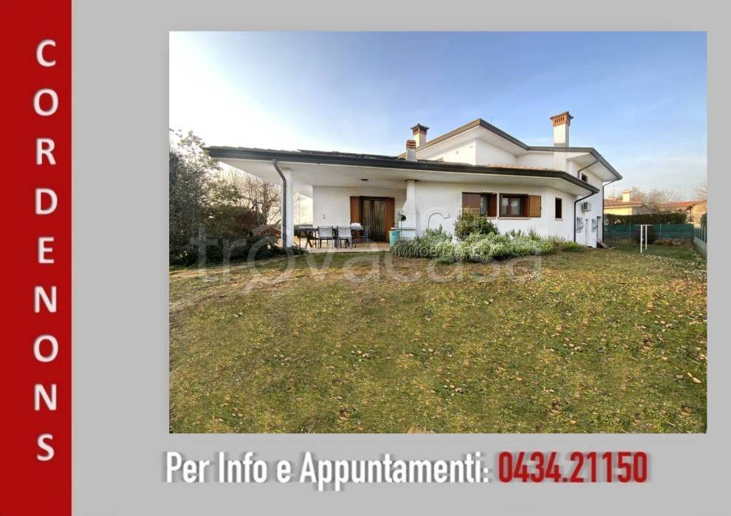 casa indipendente in vendita a Cordenons in zona Villa d'Arco