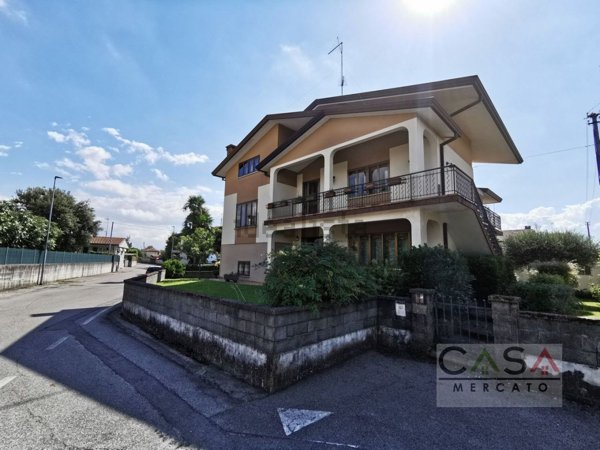 casa indipendente in vendita a Cordenons