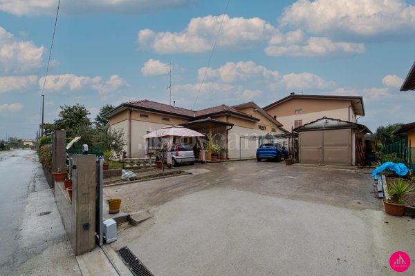 casa indipendente in vendita a Cordenons