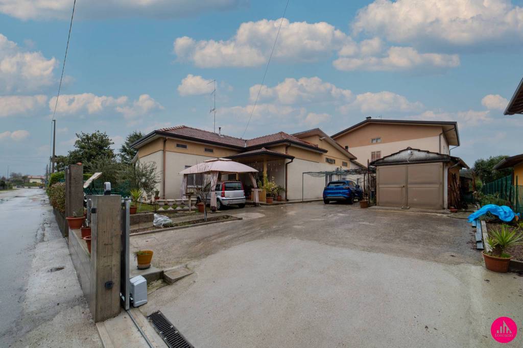 casa indipendente in vendita a Cordenons