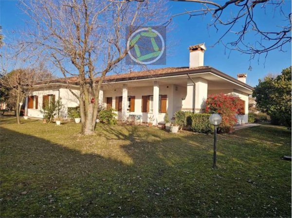 casa indipendente in vendita a Cordenons in zona Villa d'Arco