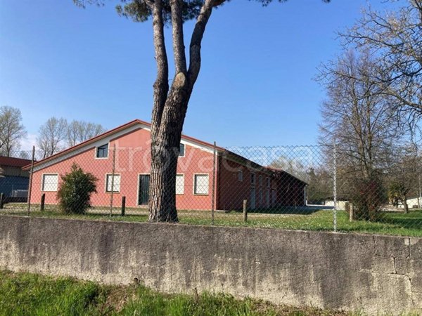 locale commerciale in vendita a Cordenons