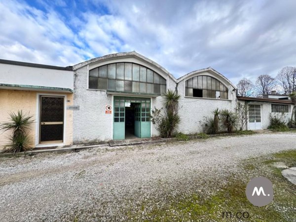 locale commerciale in vendita a Cordenons