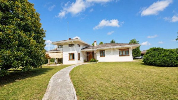 casa indipendente in vendita a Cordenons in zona Villa d'Arco
