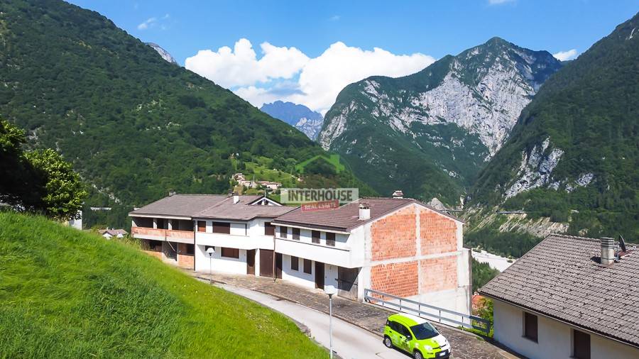 casa indipendente in vendita ad Erto e Casso in zona Erto