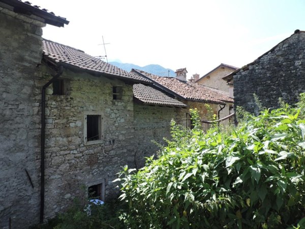 casa indipendente in vendita ad Erto e Casso in zona Erto