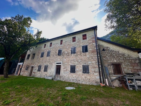 casale in vendita ad Erto e Casso