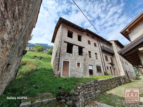 appartamento in vendita ad Erto e Casso in zona Erto