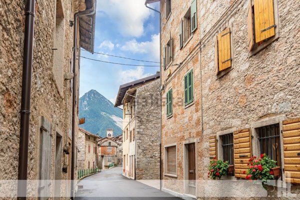 appartamento in vendita ad Erto e Casso in zona Erto