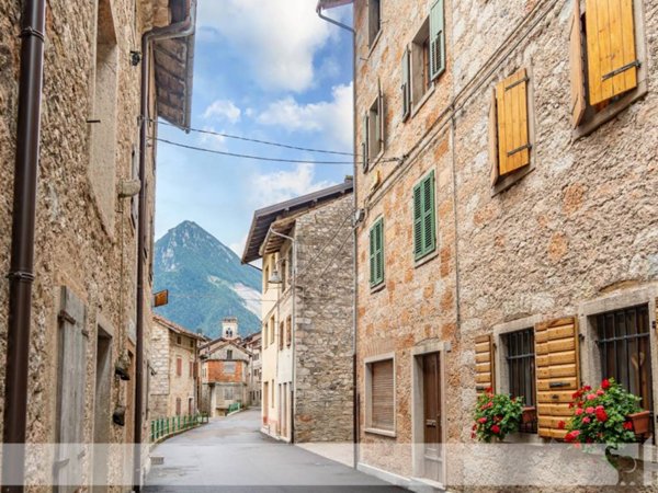 appartamento in vendita ad Erto e Casso in zona Erto