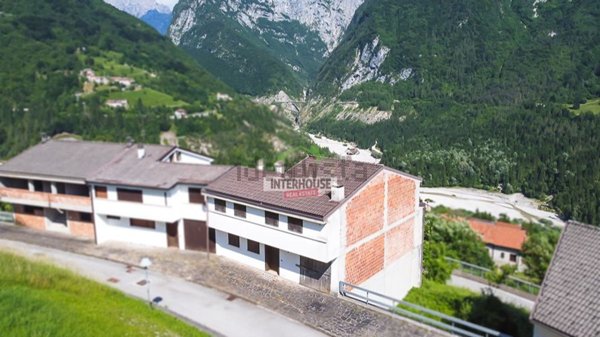 casa indipendente in vendita ad Erto e Casso in zona Erto