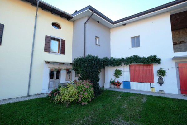 casa indipendente in vendita a Fanna