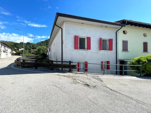 casa indipendente in vendita a Fanna