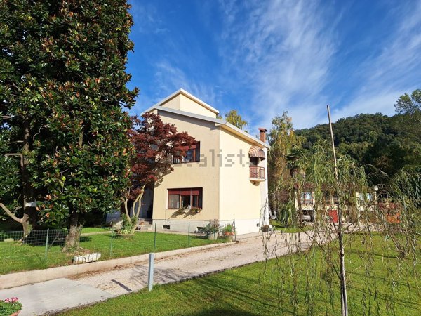 casa indipendente in vendita a Fanna