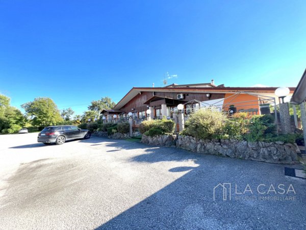 negozio in vendita a Fanna