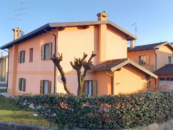 casa indipendente in vendita a Fanna