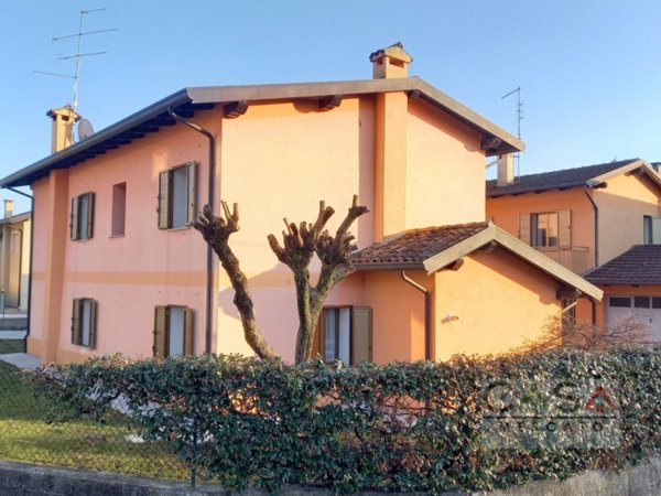 casa indipendente in vendita a Fanna