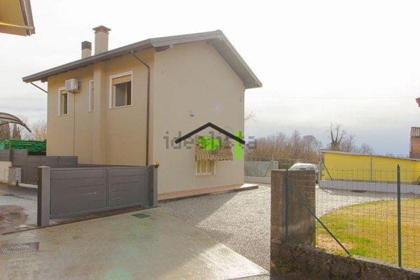 casa indipendente in vendita a Fanna