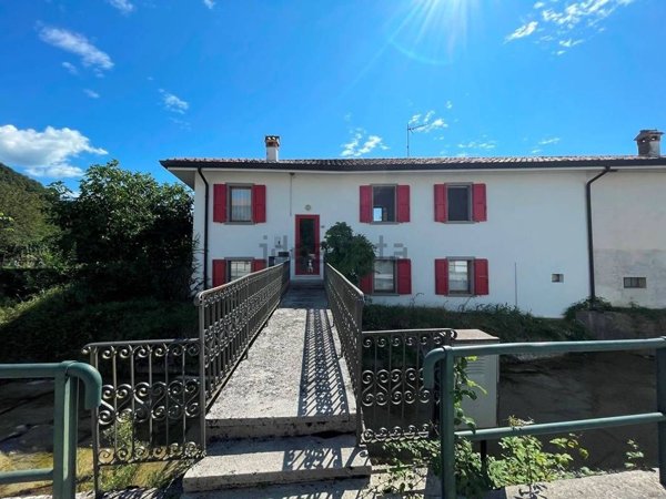 casa indipendente in vendita a Fanna